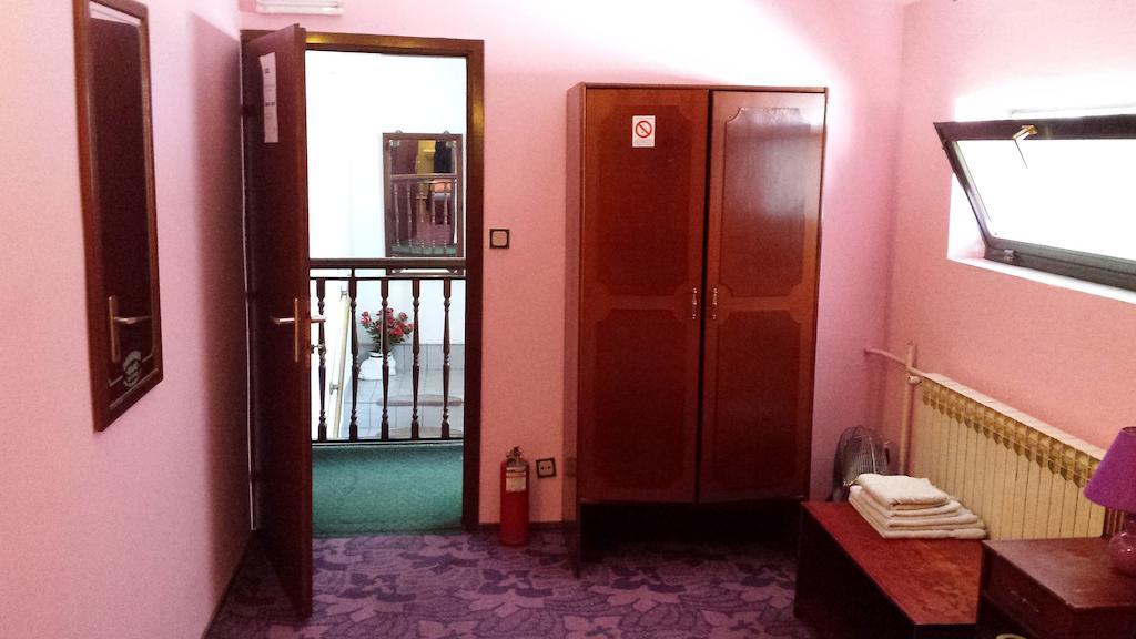 Guest House Gaja نوفي ساد الغرفة الصورة
