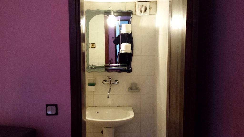 Guest House Gaja نوفي ساد الغرفة الصورة